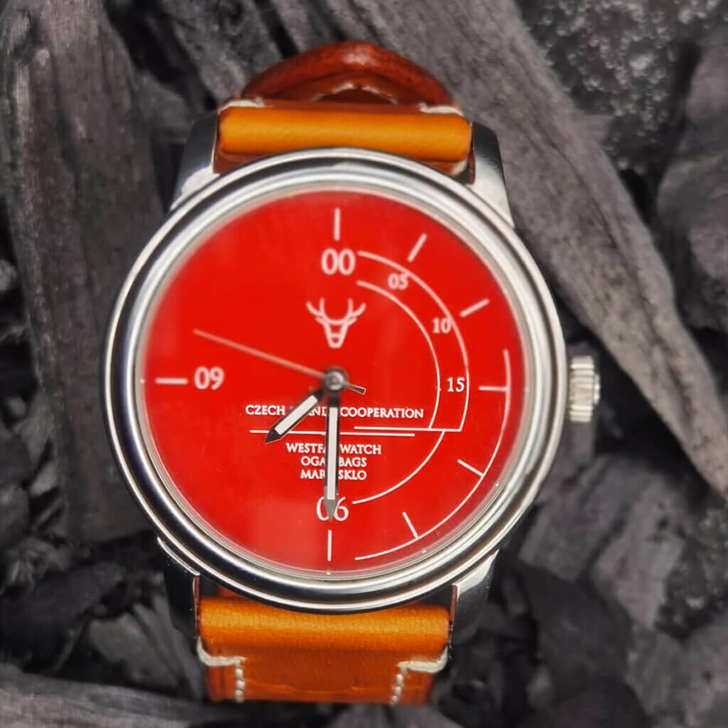 hodinky se skleněným ciferníkem